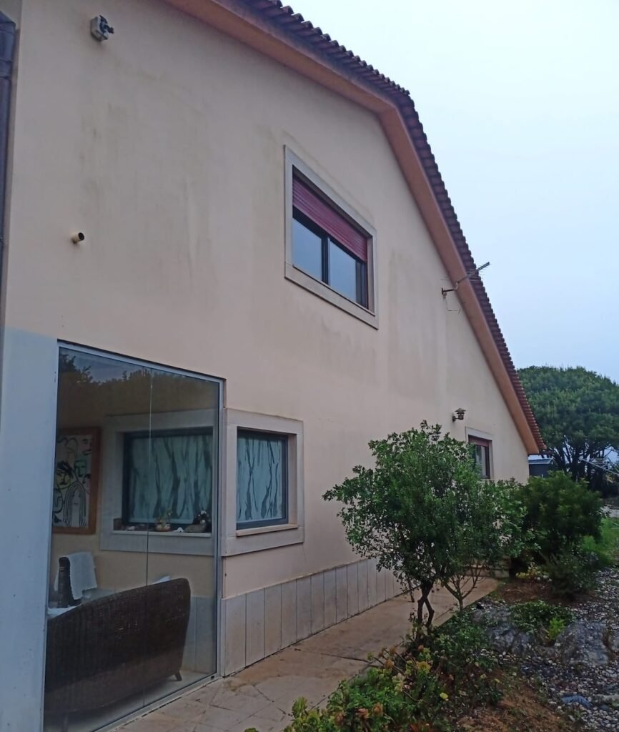 Obra Pintura e isolamento de moradia na Lourinhã