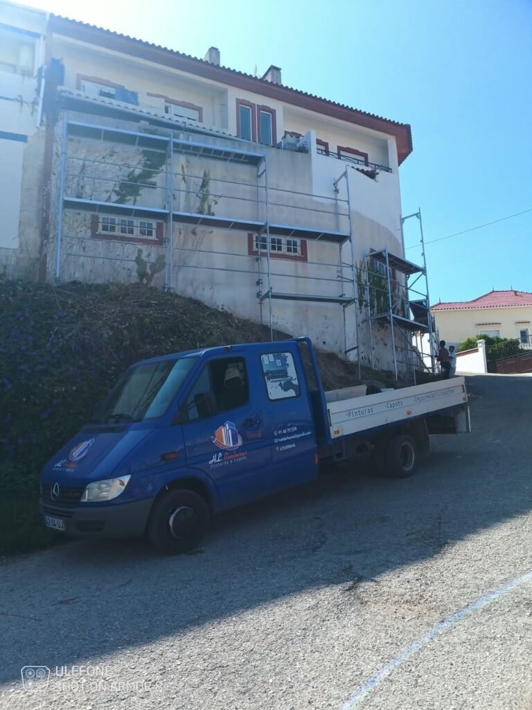 Pintura e impermeabilização de moradia recuperação de fachada Lourinha