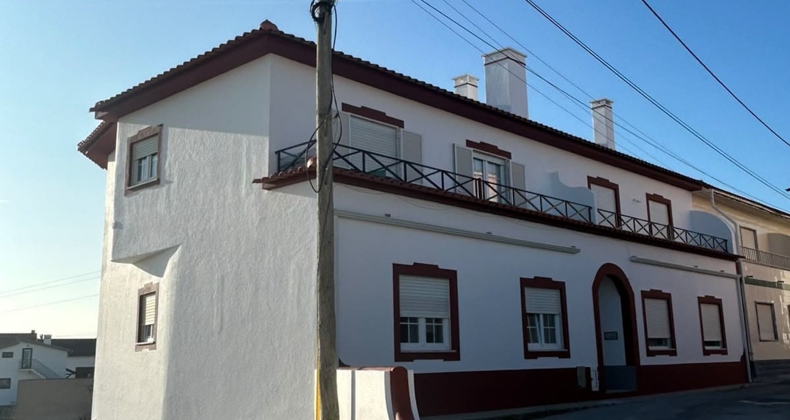 Pintura e impermeabilização de moradia recuperação de fachada Lourinhã